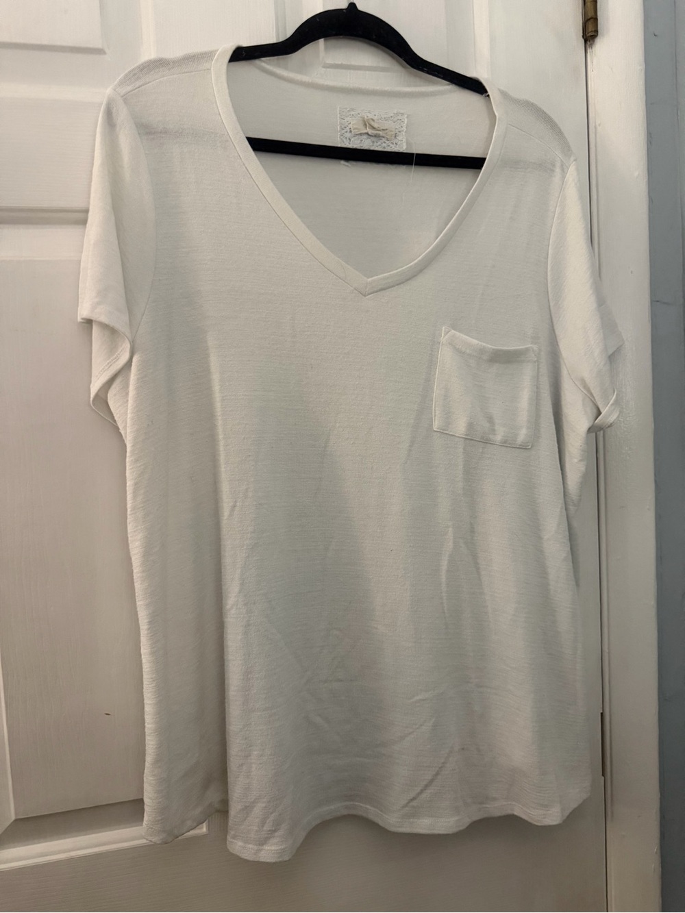 Cupio Women’s White V Neck Pocket T-Shirt Plus Size 2X